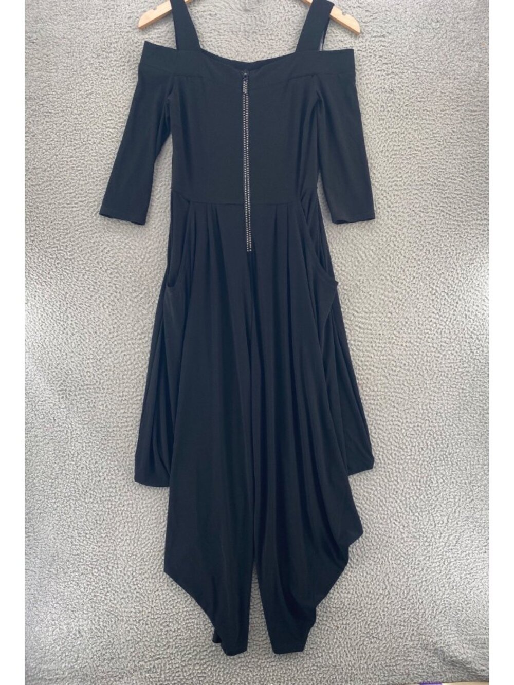 Frank Lyman Jumpsuit Womens 8 Black Cold Shoulder 3/4 Sleeve Bling Zip Pockets
